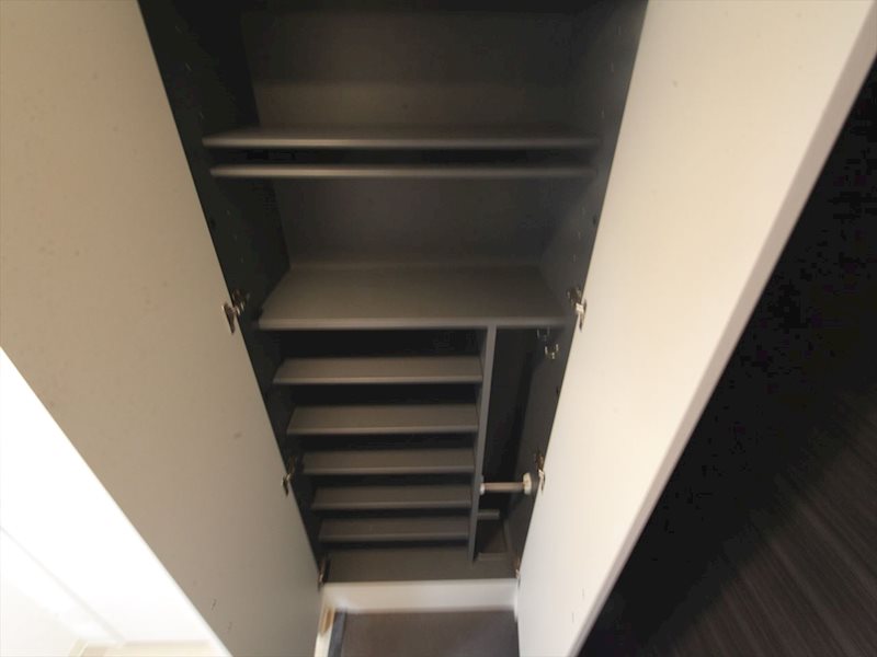 玄関　玄関　シューズボックス・玄関収納付（収納充実してます）