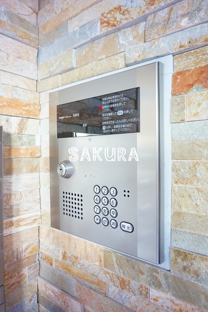 セキュリティ　不審者、勧誘員をシャットアウトできるオートロックです♪