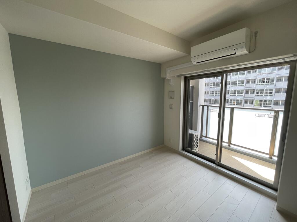 居室・リビング　広い窓のリビング