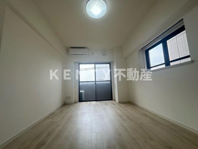 居室・リビング　こちらの居間で趣味の時間をお楽しみください