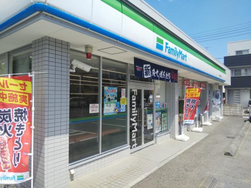 コンビニ　ファミリーマート 鶴ヶ島鶴ヶ丘店（コンビニ）まで609m