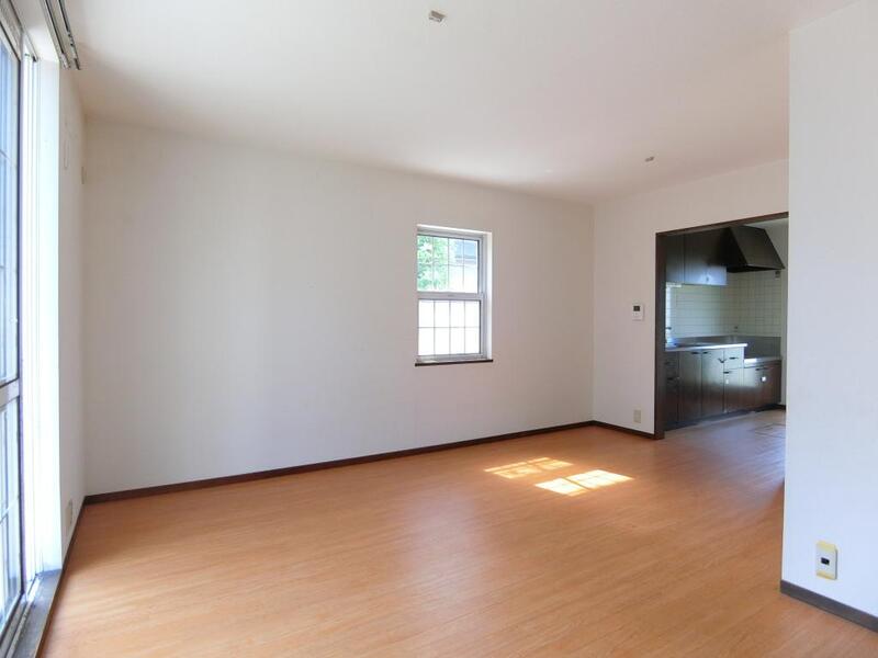 居室・リビング　南向きリビングで比日当たり良好