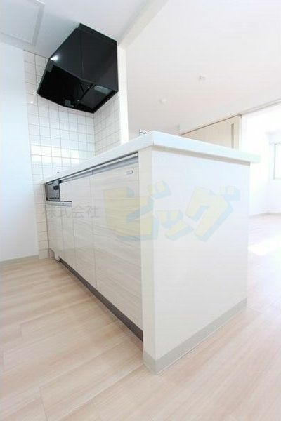 キッチン　人気の対面システムキッチンタイプです！