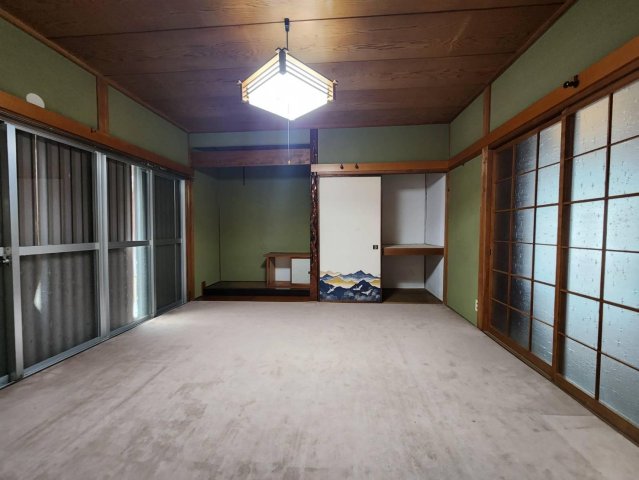 居室・リビング　カーペットが敷いてあります！