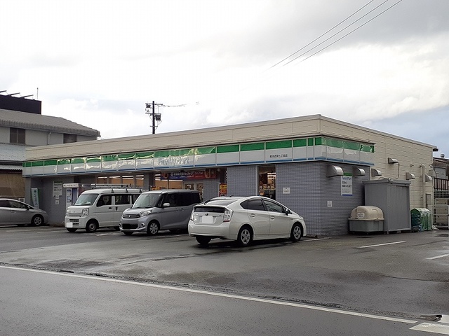 コンビニ　ファミリーマート近見七丁目店（コンビニ）まで350m