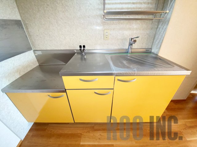 キッチン　写真は反転のお部屋です