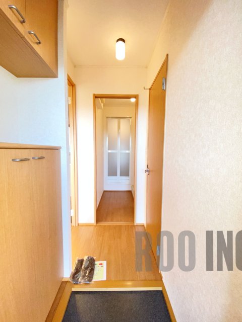 玄関　写真は反転のお部屋です