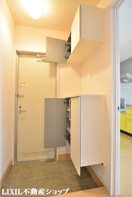 玄関　玄関ホールと玄関収納です。