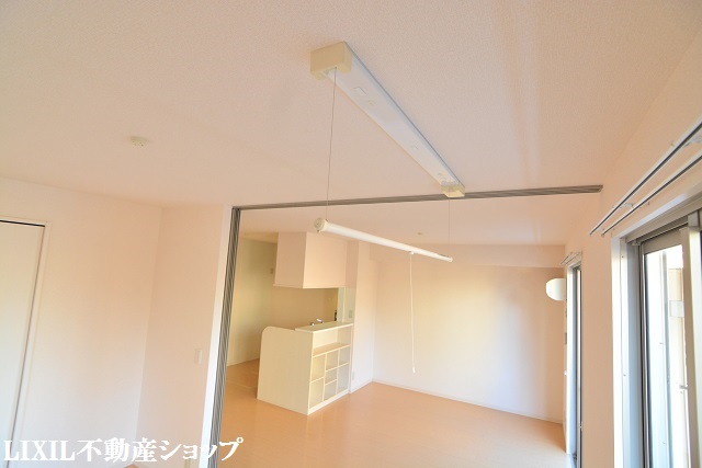 その他設備　あると便利な室内物干し機能付です。