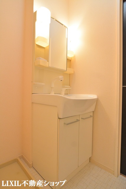 洗面設備　洗髪洗面化粧台です。