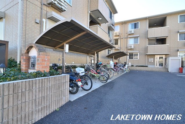 その他共有部分　敷地内に屋根付きの駐輪場があります。