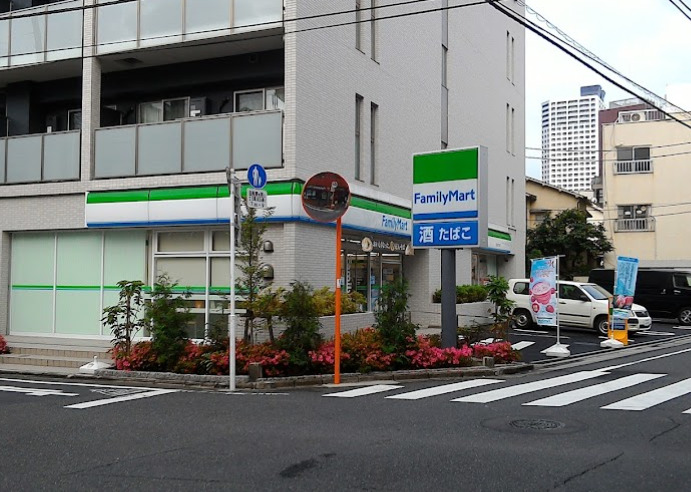 コンビニ　ファミリーマート 豊玉北四丁目店（コンビニ）まで449m