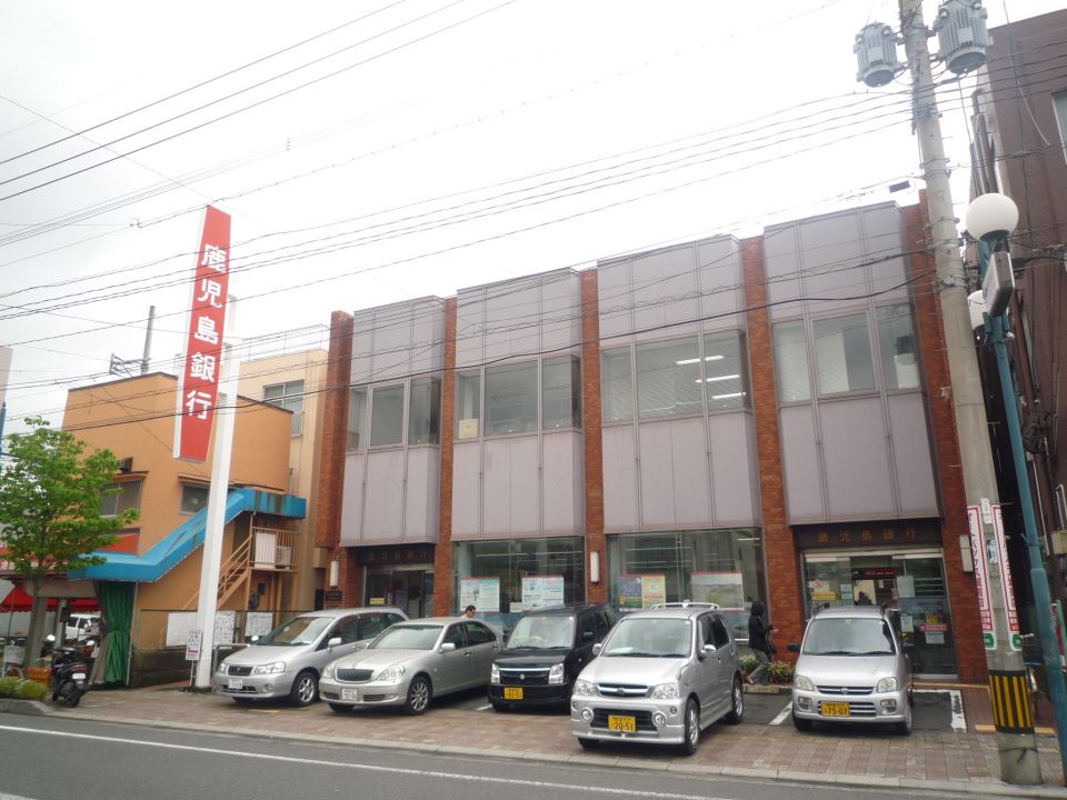銀行　鹿児島銀行　真砂支店（銀行）まで400m