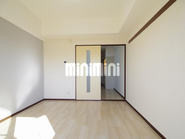 居室・リビング　落ち着いた雰囲気のお部屋です