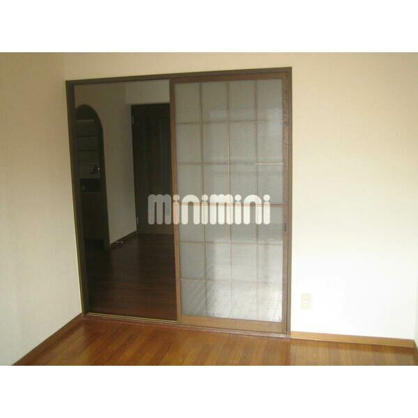 居室・リビング　別号室の写真です