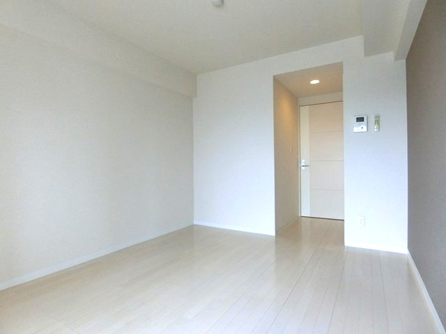 その他部屋・スペース　西向き洋室8.1帖☆クローゼットがあります♪お洋服がスッキリ