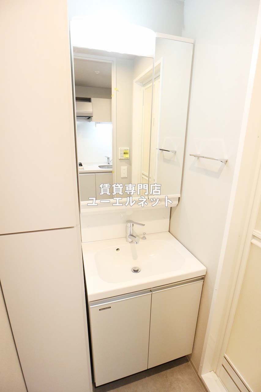 洗面設備　清潔感ある独立洗面台で毎日気持ちよく♪