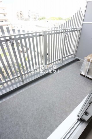 バルコニー　バルコニー付きで採光＆風通し良好！