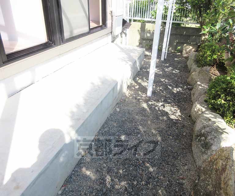 バルコニー　かなり広いお庭です！