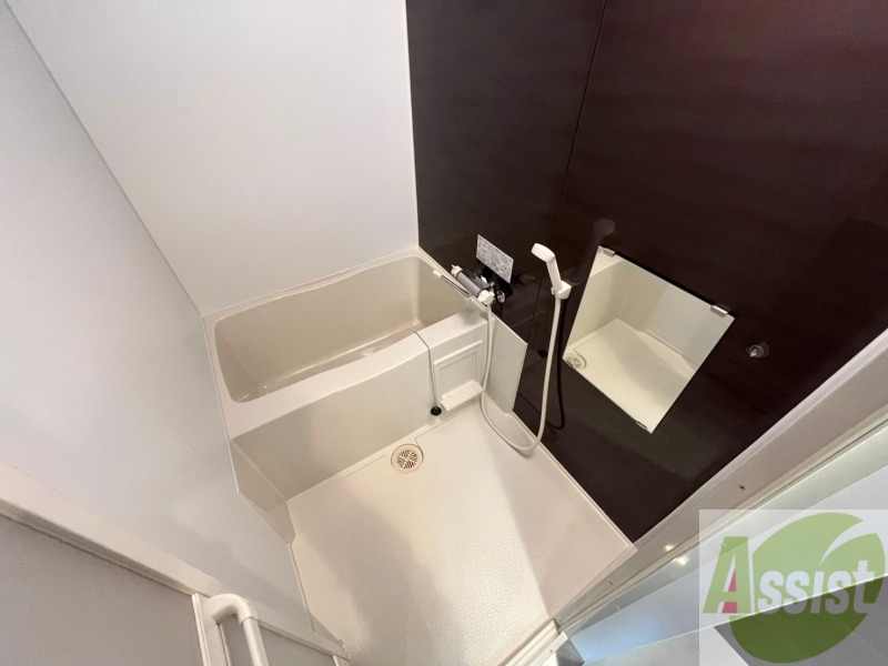 バス・シャワールーム　お風呂になります。一日の疲れを癒してくださいね。