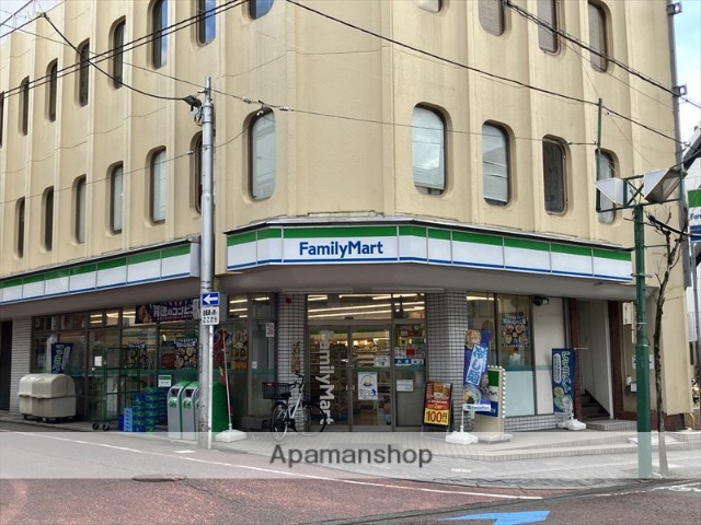 コンビニ　ファミリーマート相模原東林間駅前店（コンビニ）まで548m