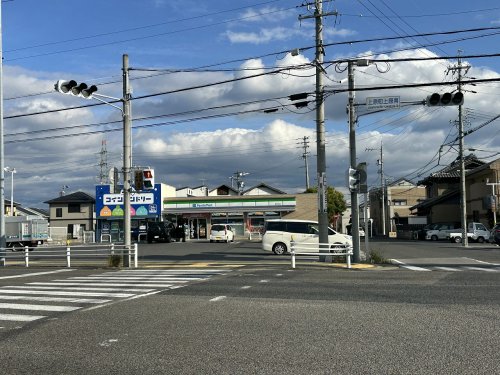 コンビニ　ファミリーマート 豊田京町店（コンビニ）まで325m