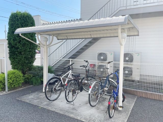 その他共有部分　屋根付きの駐輪場です