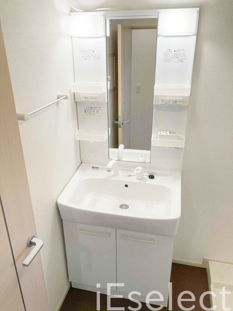 洗面設備　朝の忙しい時間に便利な洗髪化粧台！