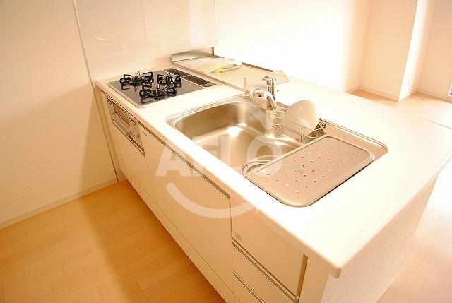 キッチン　３口グリル付きコンロ