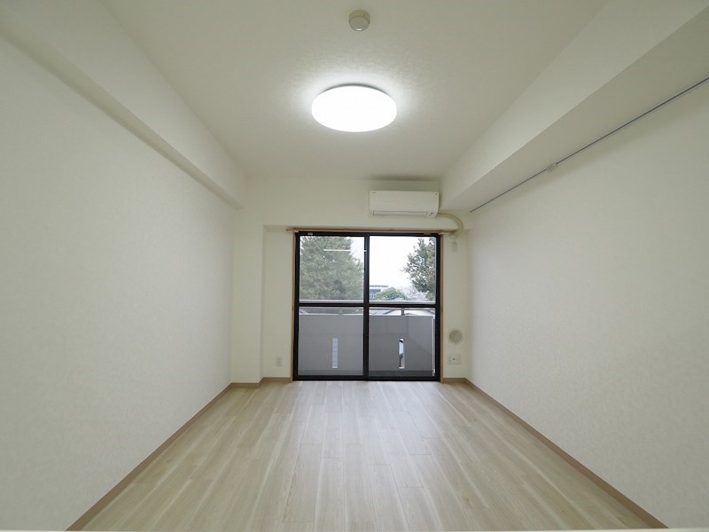 居室・リビング　※別部屋参考写真です。