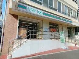 コンビニ　ローソンストア100 LS新宿五丁目店（コンビニ）まで128m