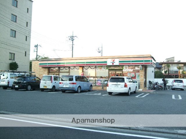 コンビニ　セブンイレブン（コンビニ）まで333m