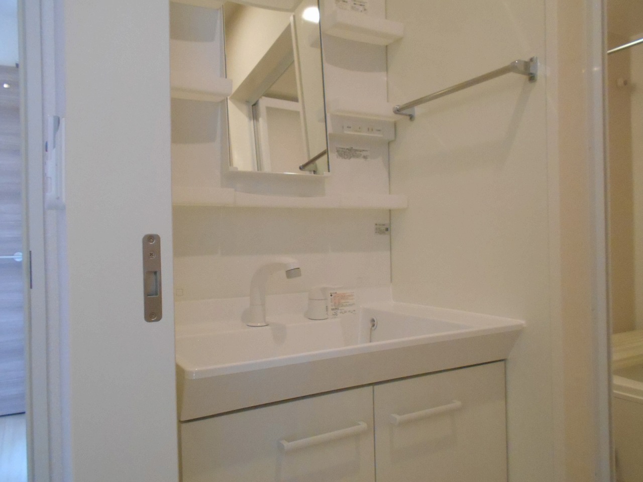 洗面設備　写真は他のお部屋です。