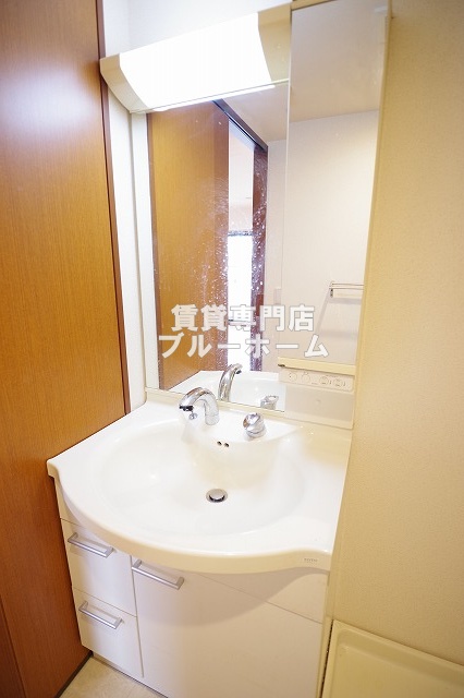 洗面設備　綺麗な独立洗面台！