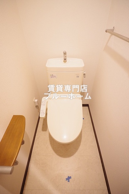 トイレ　温水洗浄機能付き便座！