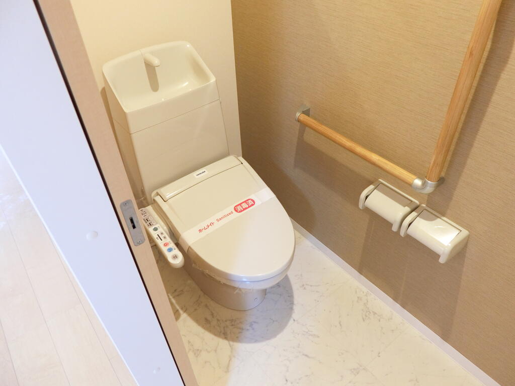 トイレ　写真・動画・パノラマは同物件別部屋反転間取りのものです