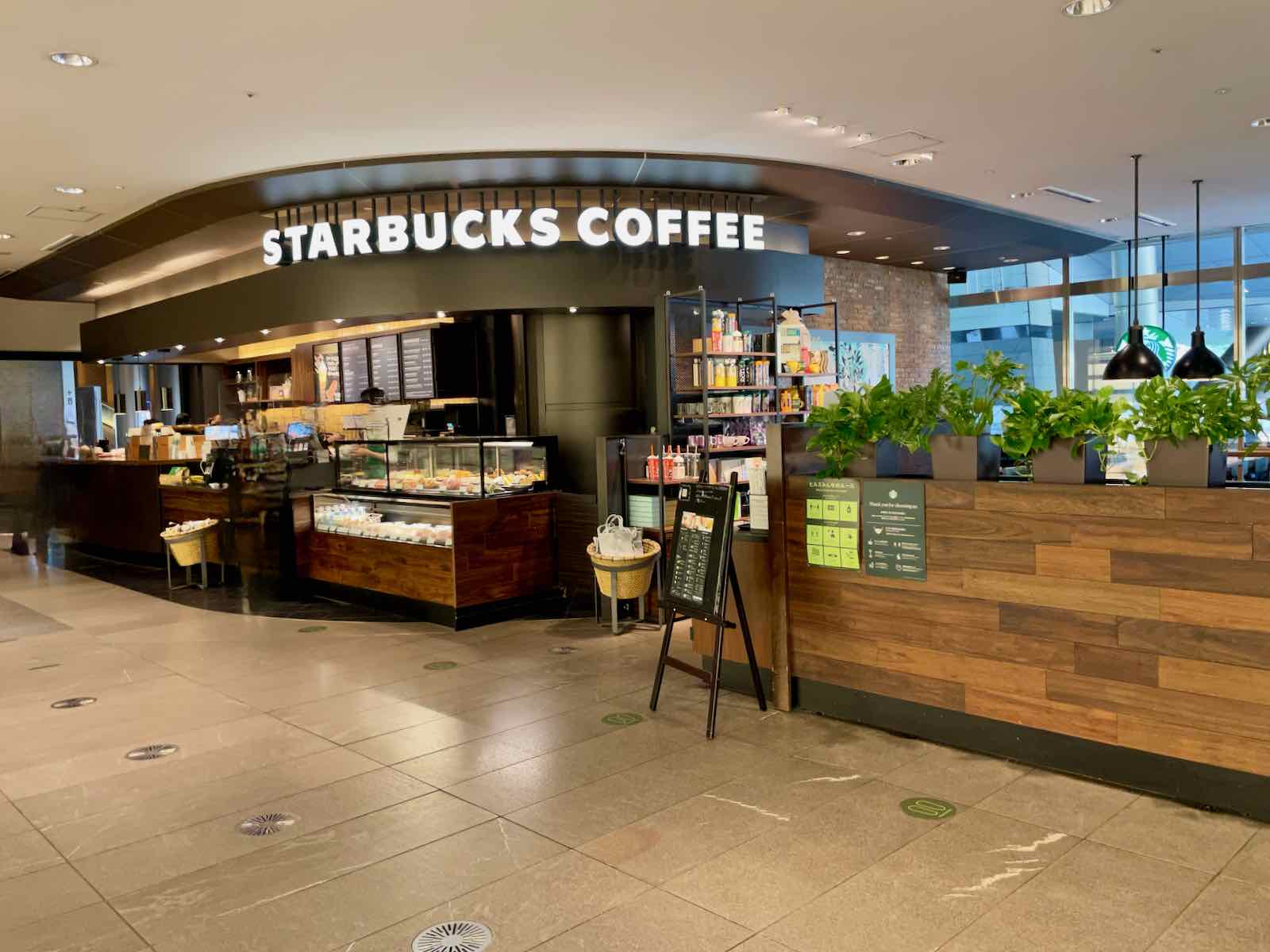 飲食店　スターバックスコーヒー六本木ヒルズウエストウォーク店（飲食店）まで804m