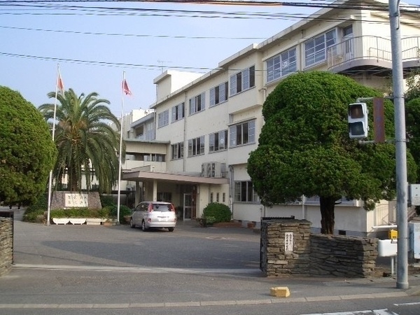 中学校　春日市立春日東中学校（中学校）まで786m