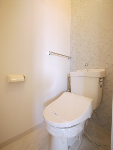 トイレ　※写真は別の部屋のものです。