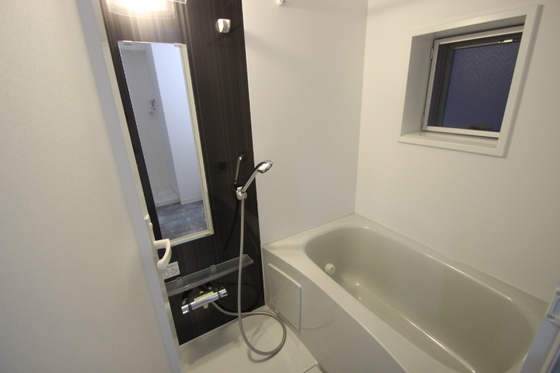 バス・シャワールーム　※別部屋の写真です