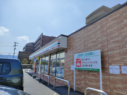 コンビニ　セブンイレブン 四條畷中野店（コンビニ）まで373m