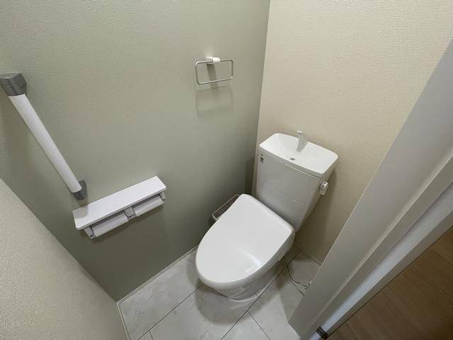 トイレ　ウォシュレット付きのトイレです。