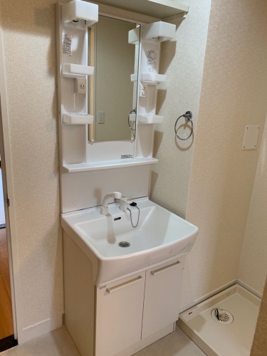 洗面設備　改装工事中のため別部屋参考写真