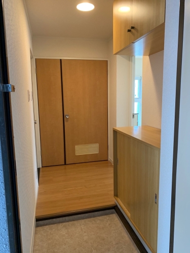 玄関　改装工事中のため別部屋参考写真