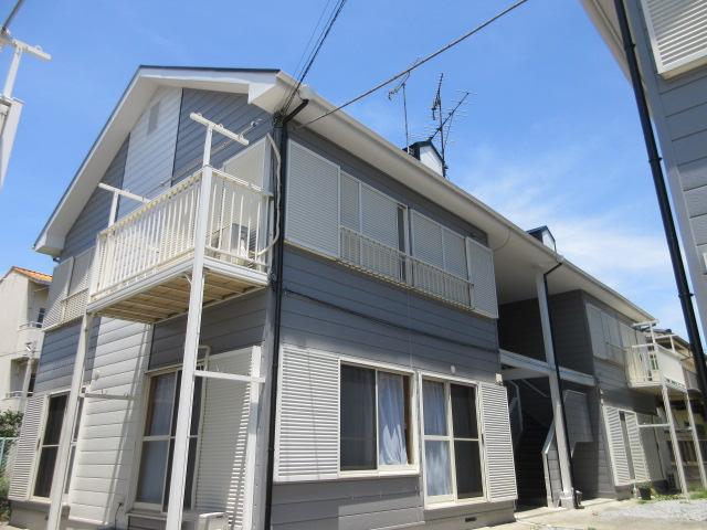 建物外観　全室角部屋中階段