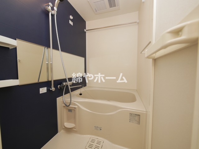 バス・シャワールーム　落ち着いた空間のお風呂です