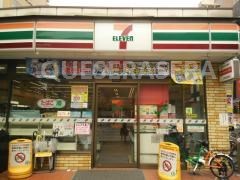 コンビニ　セブンイレブン大阪西天満１丁目西店（コンビニ）まで246m