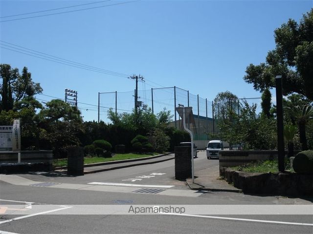 高校・高専　和歌山商業高等学校（高校・高専）まで963m