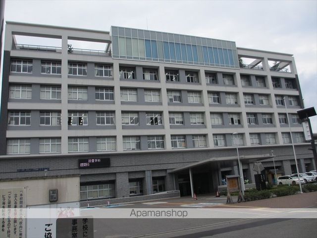 高校・高専　和歌山県立和歌山工業高等学校（高校・高専）まで898m