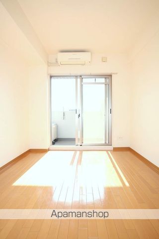エスリード御堂筋梅田の居間写真